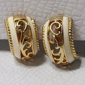 Vtg Gold Tone & White Enamel Half Hoop Clip-On Earrings Openwork Filigree Scroll
